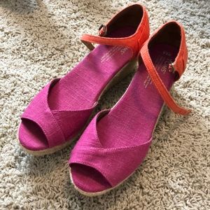 Toms size 8.5 wedge sandal